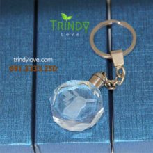 in hình ảnh móc khóa pha lê làm quà tặng hội nghị khách hàng